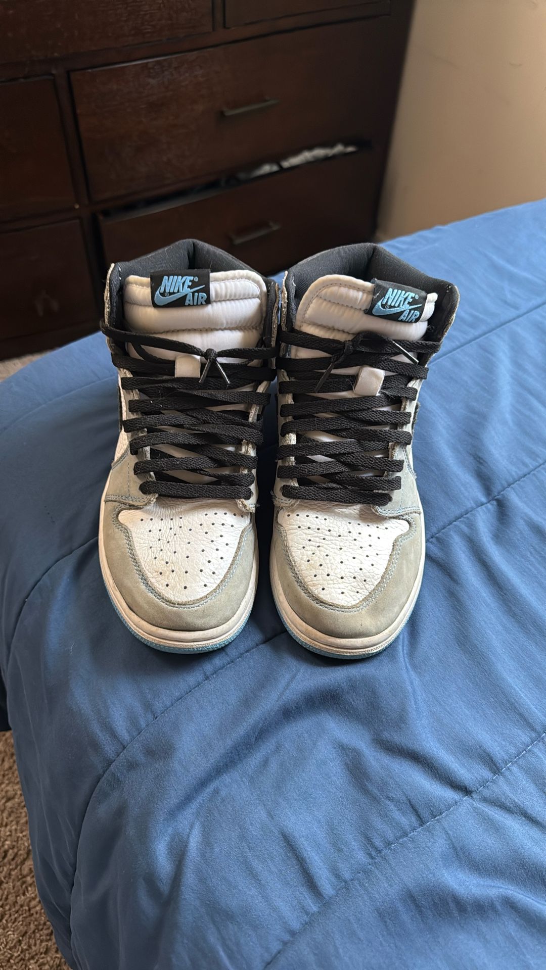 Jordan 1 Retro High “University Blue”