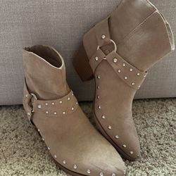 Women’s Size 9 Boot