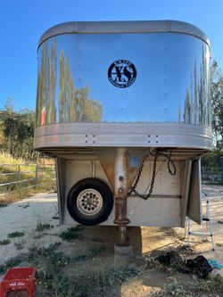 Exiss  XT300  gooseneck horse trailer