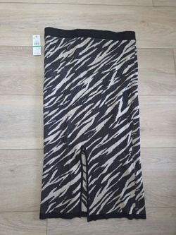 Brand New DKNY knit skirt