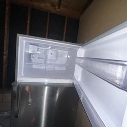 Refrigerator  with Ice maker