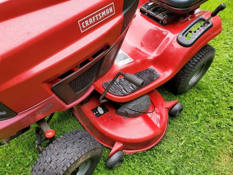 Craftsman T2400 Lawn Mower Tractor for Sale in Federal Way,