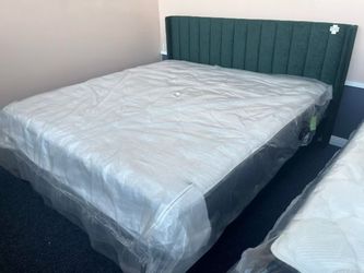 Green Velvet eking Bed Frame ，$150