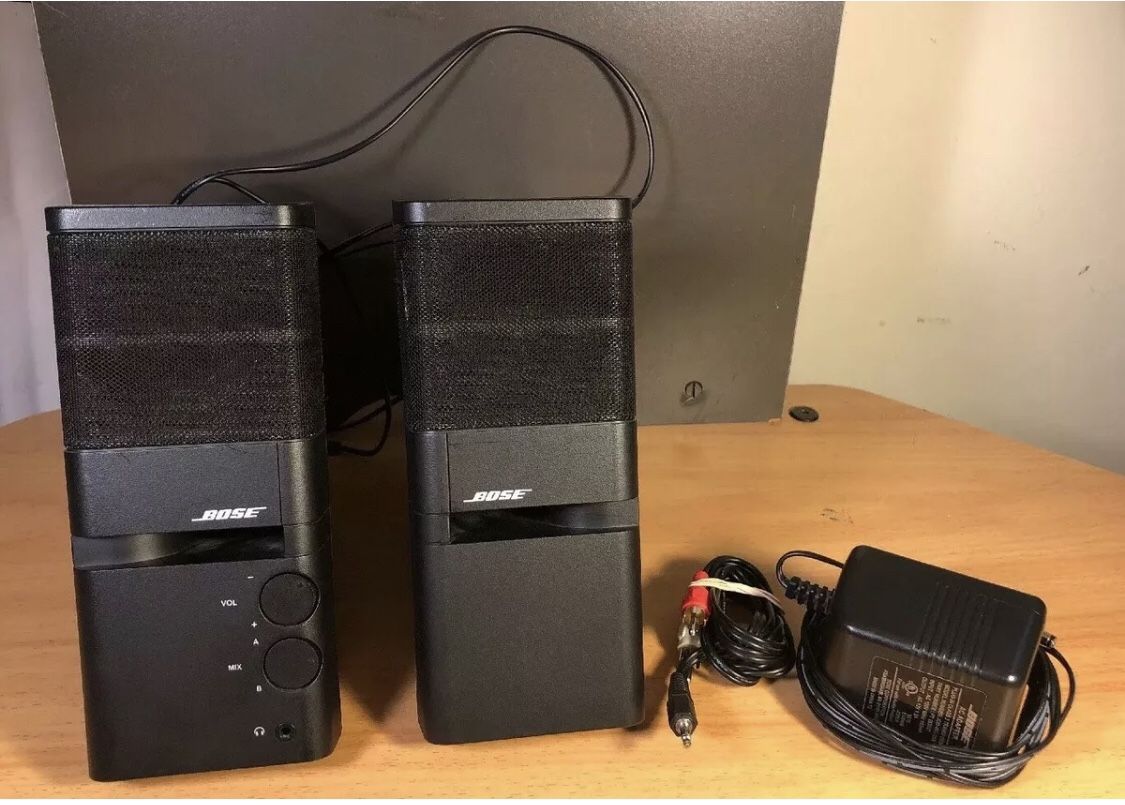 BOSE MEDIAMATE Pair Of Black Computer Speakers 262885 Black Work Great