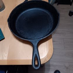 10 In.   Lodge Cast Iron Pan