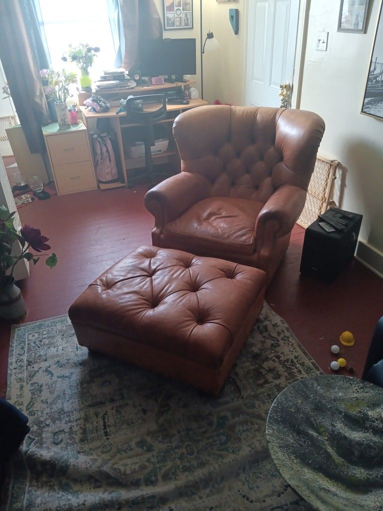 Chaps Ralph Lauren Leather Writers Chair With Ottoman
