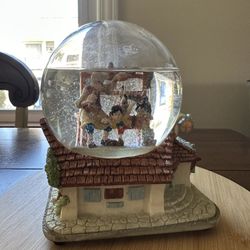 VINTAGE DISNEY Pinocchio And Gepetto Snow Globe