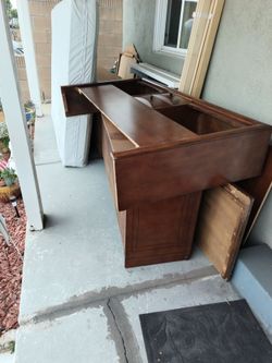 Queen Bed and 3pc dresser set