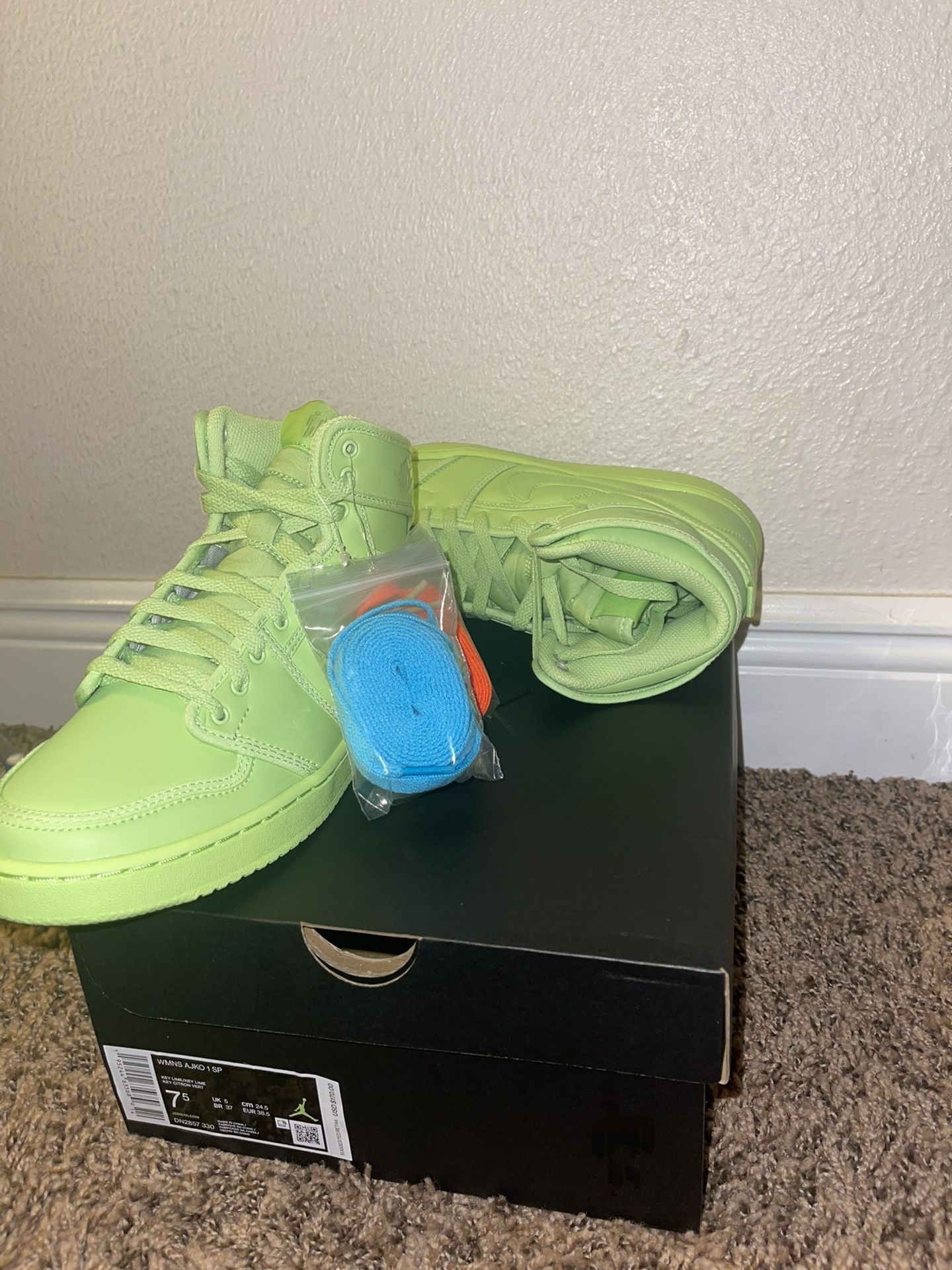 JORDAN AKJO GHOST GREEN X BILLIE ELLISH