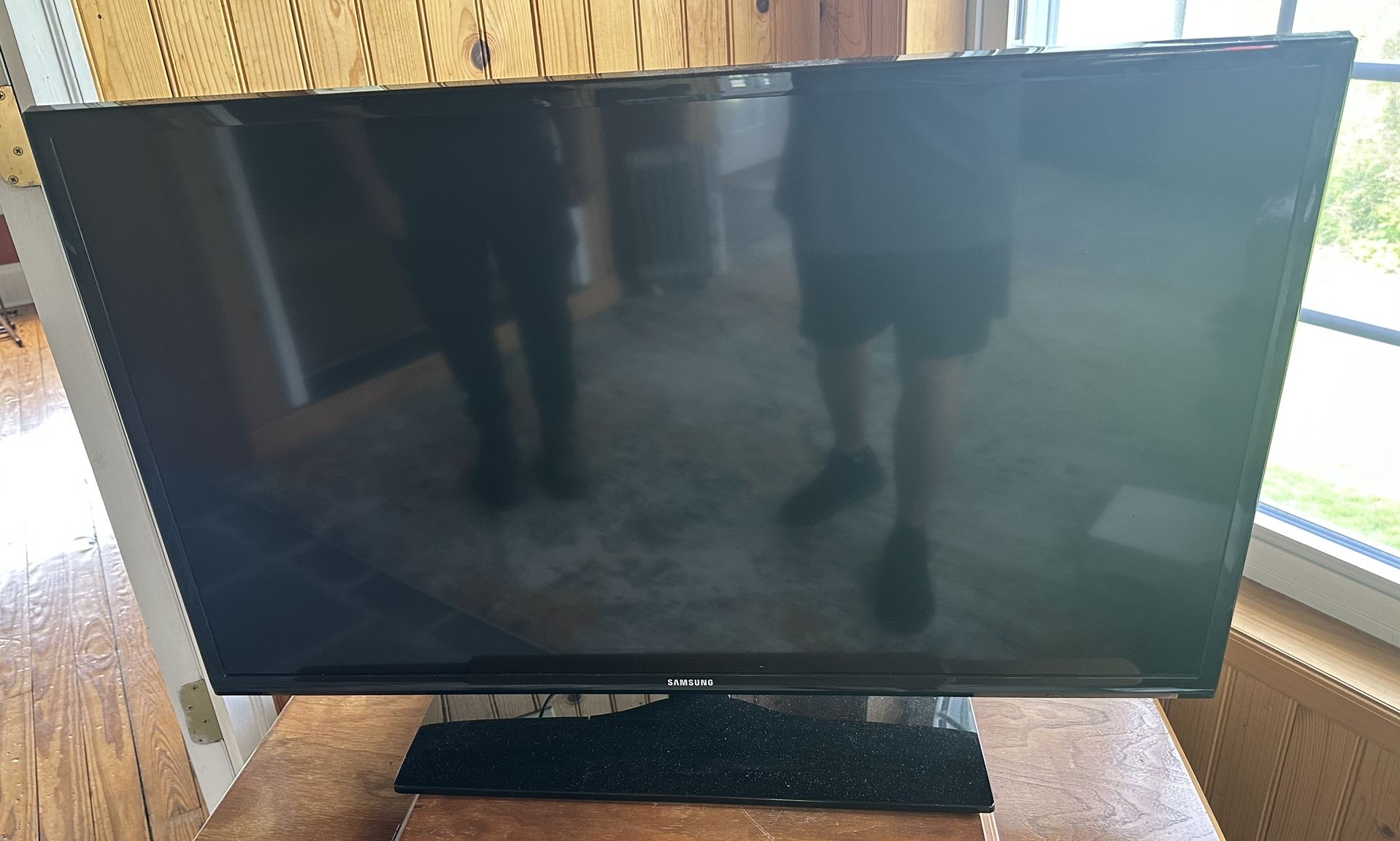 Samsung 39” TV Model UN39FH5000F