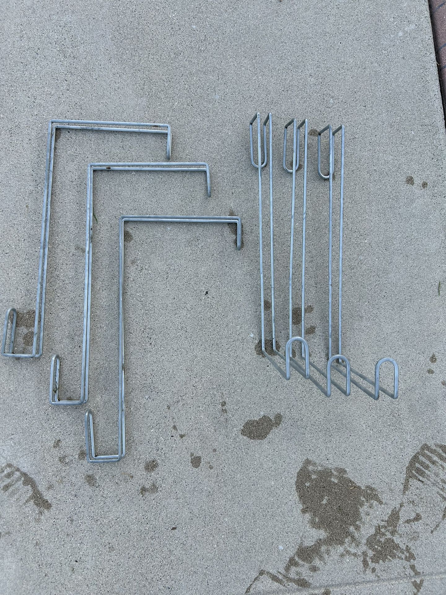 Free: 6 Metal Hangers (Garden/Tack)