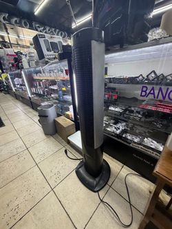 Seville Classics Oscillating Tower Fan – Black / Silver