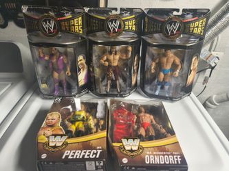 5 WWE Classic action figures