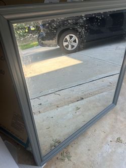 Gray mirror