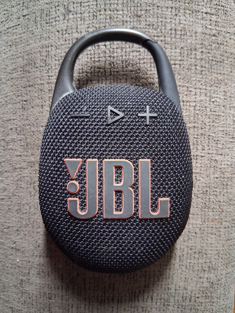 New JBL BLUETOOTH SPEAKER . CHARGE LASTS ALL Night LONG