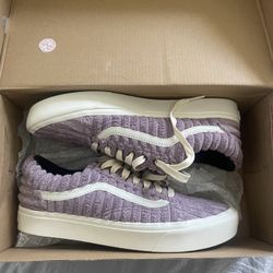 BRAND NEW NEVER USED SIZE 9M VANS 