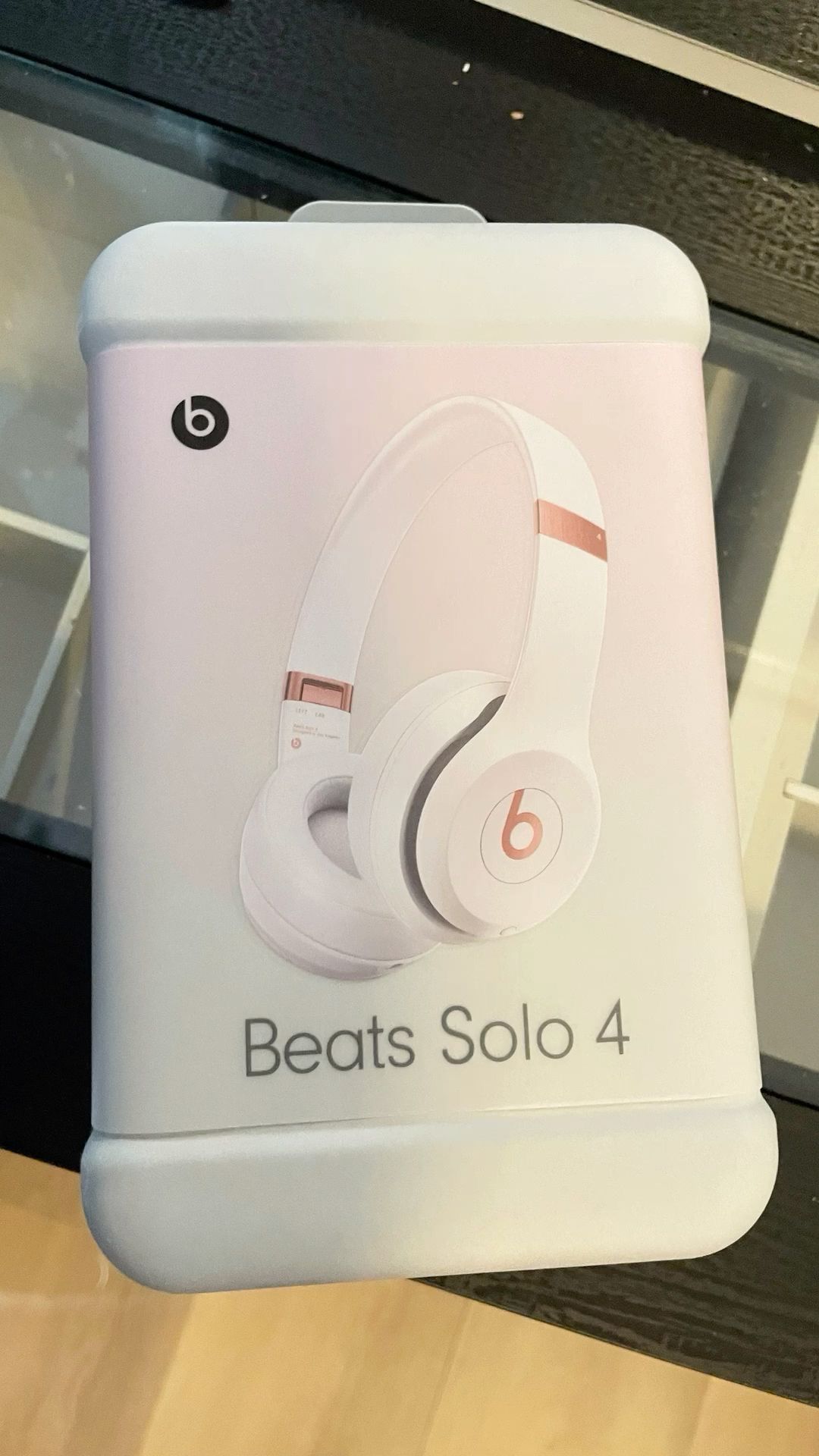 Beats Solo 4 Pink
