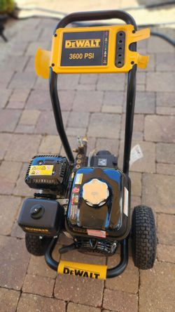 DEWALT
3600 PSI 2.5 GPM Gas Pressure Washer with Honda GX200 Engine, Heavy-Duty Commercial Cold Water Power Cleaner