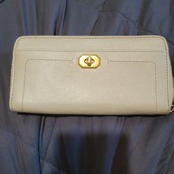 Coach Pearl Campbell Turnlock Leather Zip Wallet