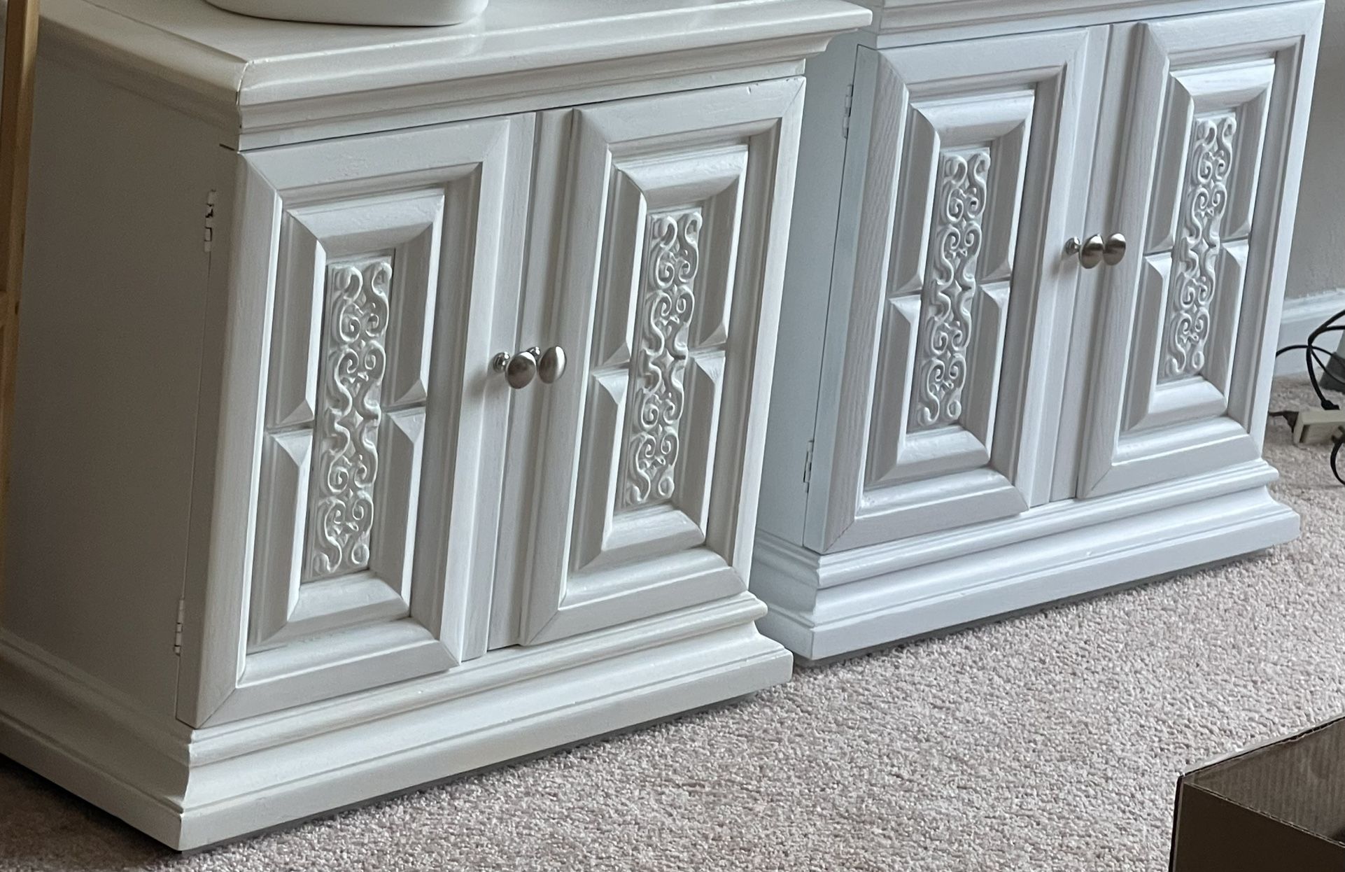 Elegant MCM PAIR of End Table In White Finish