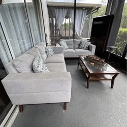 sofá y mesa