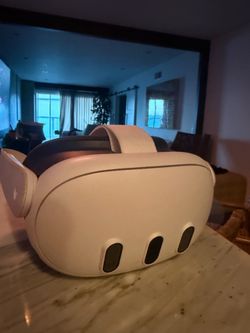 Meta quest 3 good condition (no controller)