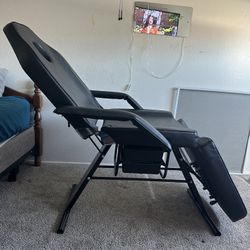 Adjustable Tattoo Chair With 2 Slidable Bins Under 