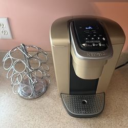 Keurig w/ (27) pod holder