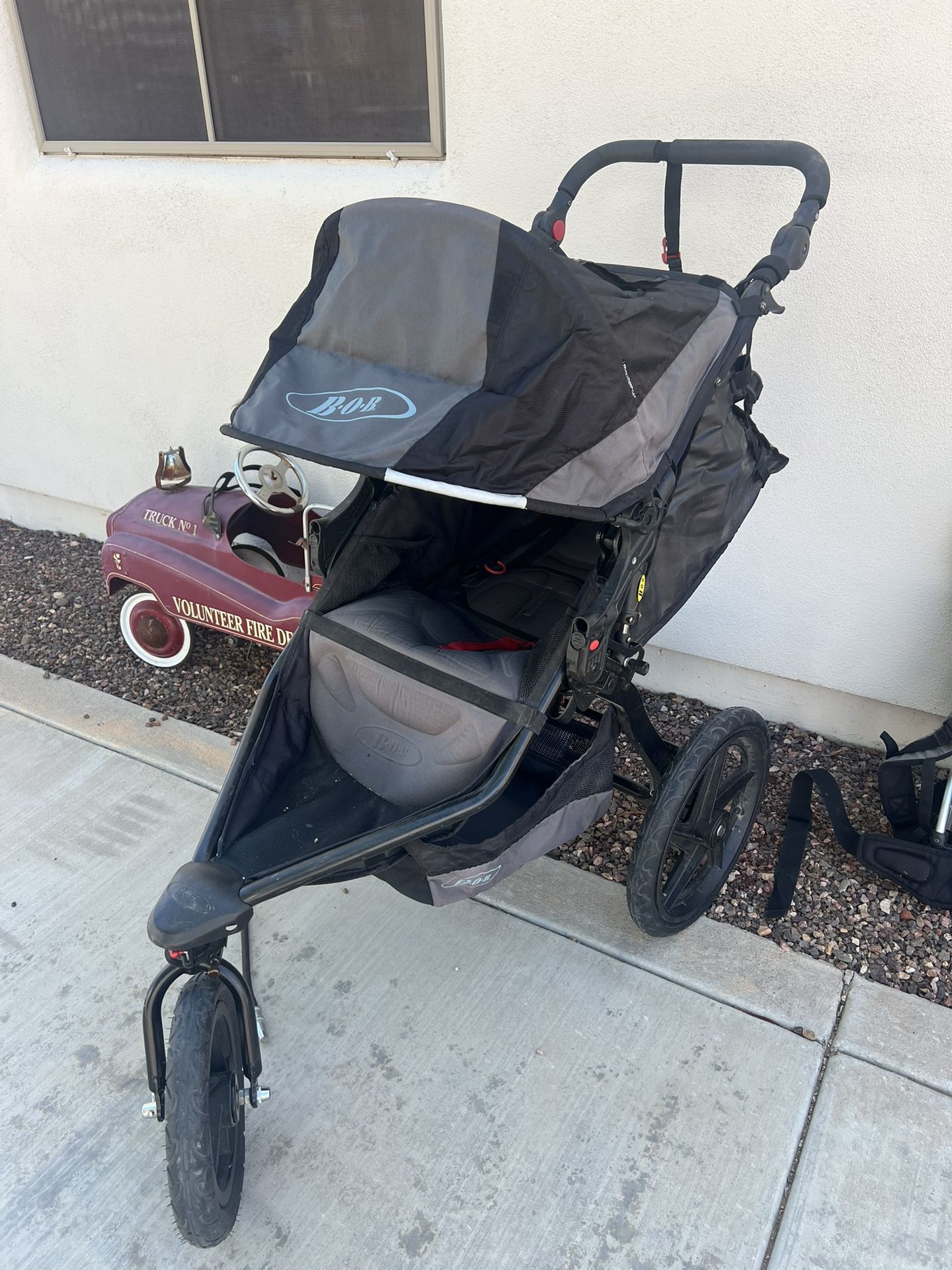 BOB Gear Revolution Flex 3.0 Jogging Stroller, Graphite Black