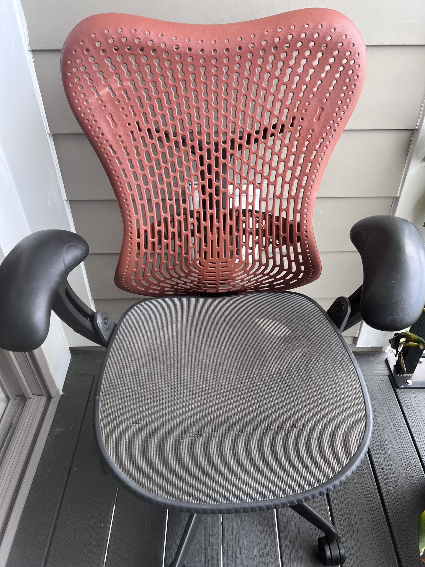 Herman Miller Mirra2
