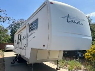 2003 Monaco Lakota 30ft