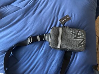 Brand New Michael Kors Crossbody Bag – Black