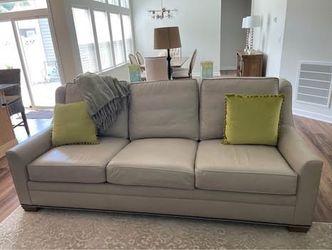 HUNTINGTON HOUSE LEATHER SOFA 82Lx42W PAID $5000 UNDER WARRANTY