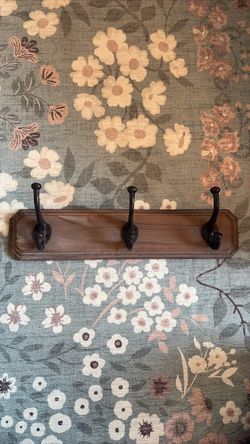 Wall-mounted wooden coat and hat rack