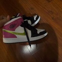 Air Jordan 1 Mid Cyber Active Fuchsia 9.5