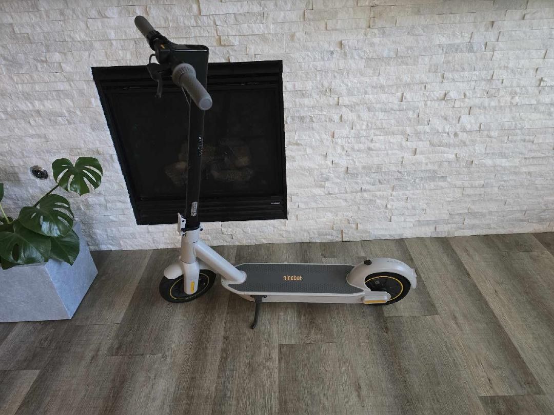 Segway Ninebot MAX G30LP has rear wheel drive with a powerful 350W motor