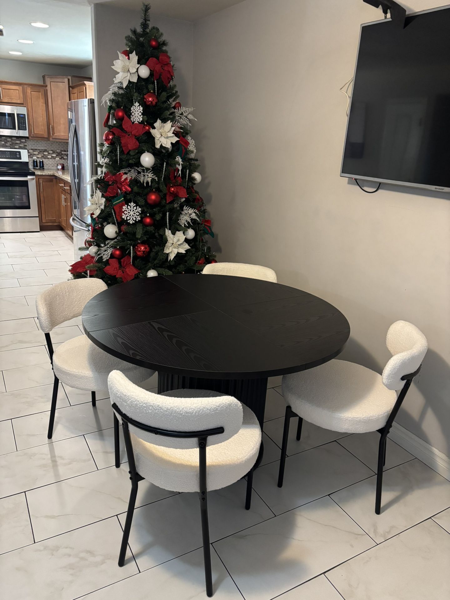 Fluted Dining Table With Chairs