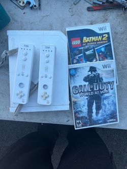 Nintendo Wii Bundle – 2 Remotes & 2 Games