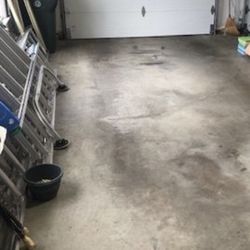 I am looking for Small Spacious garage available for rent? Please, let me know if you need extra cash. 💰 👍. Thanks.