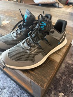 Five ten mountain bike shoes size 12