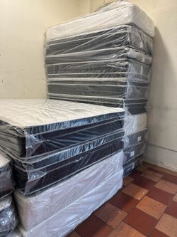 Full Size Mattress Pillow Top 12"    New Mattress In A Plastic Sealed