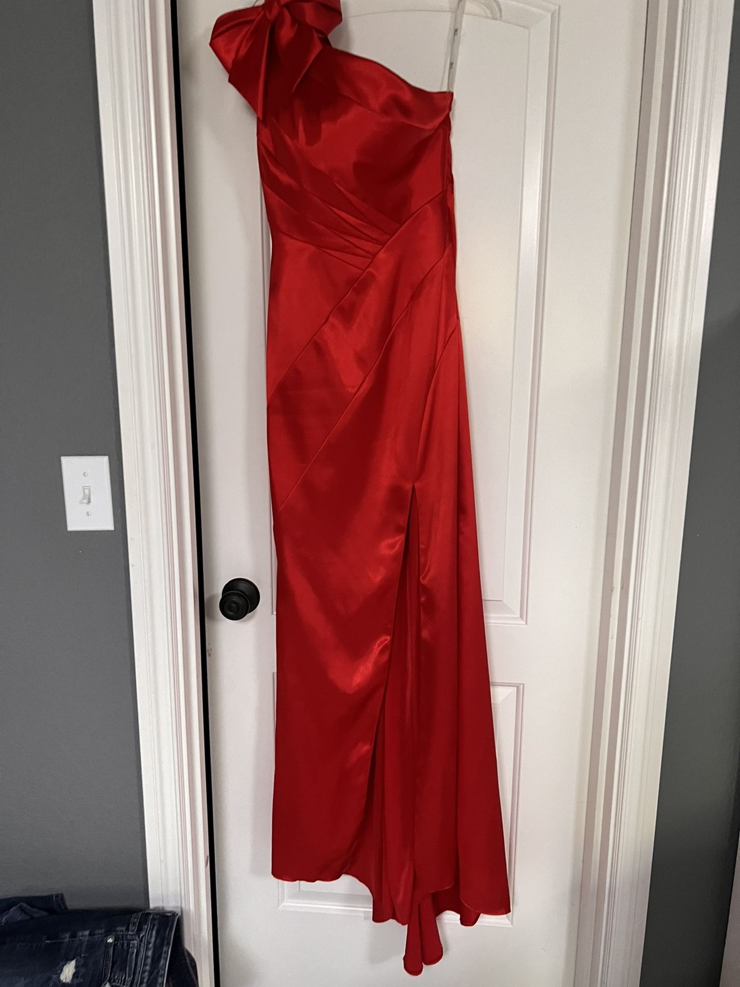 Beautiful BG Haute Dress Size 6