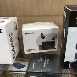 Hollyland Lark M2S 2-person Wireless Lavalier Microphone