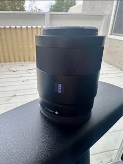 Mint Sony Zeiss 55mm f/1.8 FE camera lens