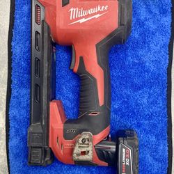 Milwaukee 2448-20 M12 12v Cordless Li-ion Brushed Cable Stapler Cordless XC3.0 3.0 Ah Battery Pack Rechargable LED Light Staple Professional Job Site