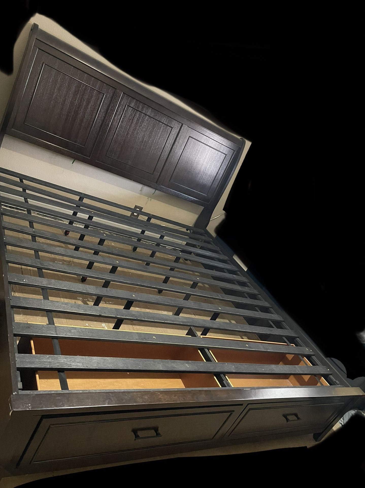 Stratford Manoticello King Bed