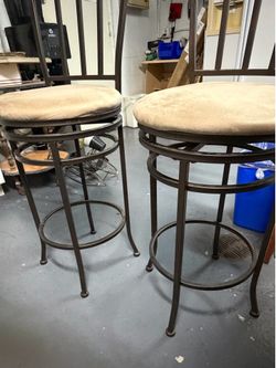2 Barstool swivel chairs