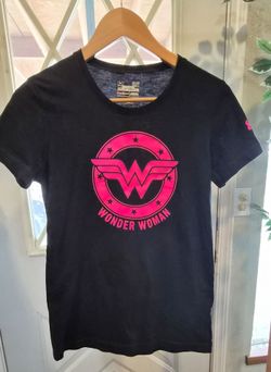 Under Armour Wonder Woman T-Shirt.(DC )
