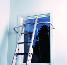 Stabilizer for ladder universal