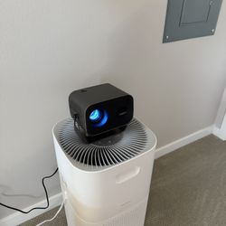 FANNOTTI Smart 1080P Projector - Like New (Only Used 1 Week)
